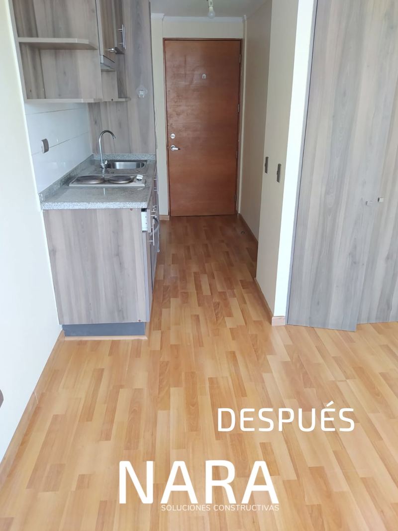 Después: cambio de piso flotante en cocina y pasillo